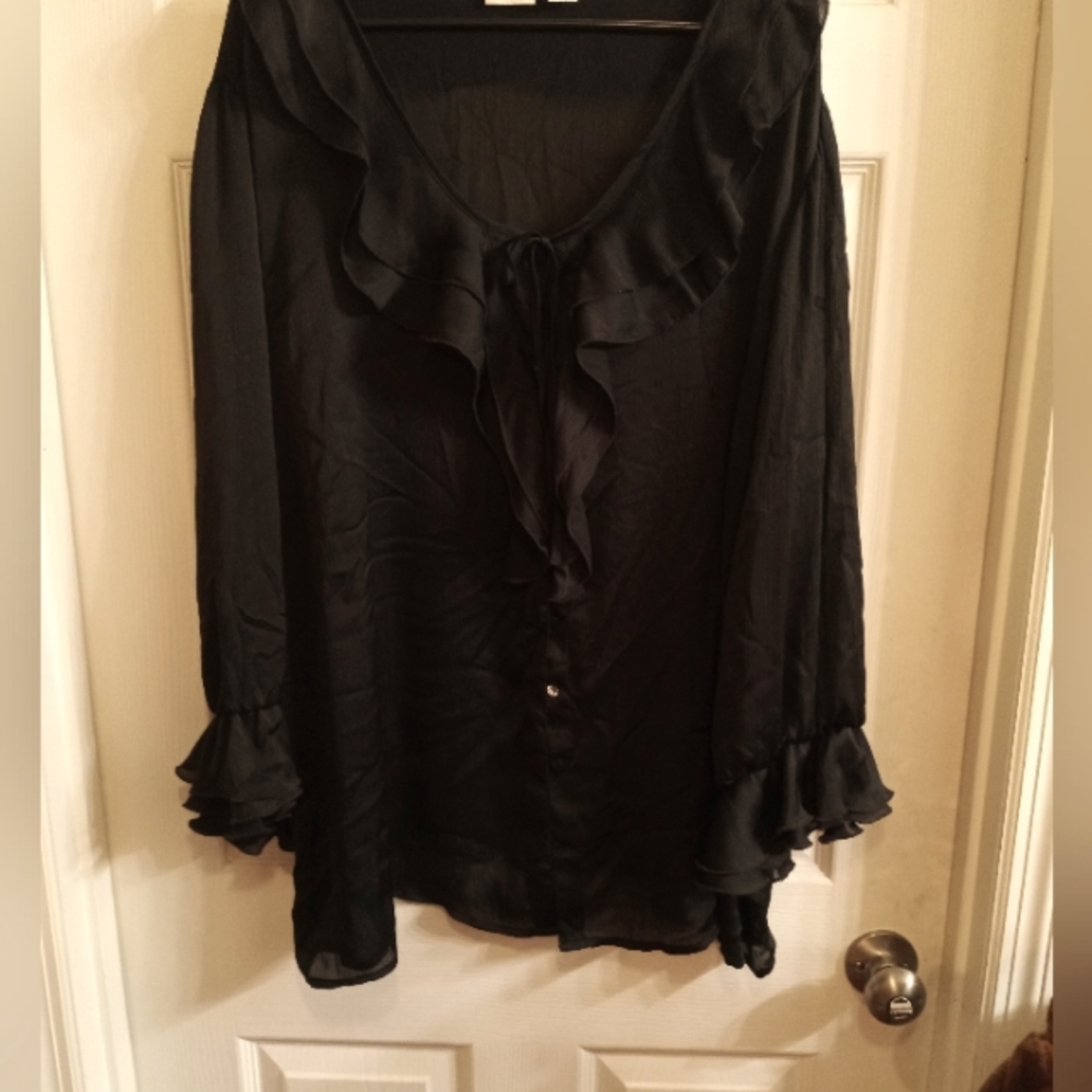 Cato's brand plus size women top color Navy blue size 26/28 ruffle neck